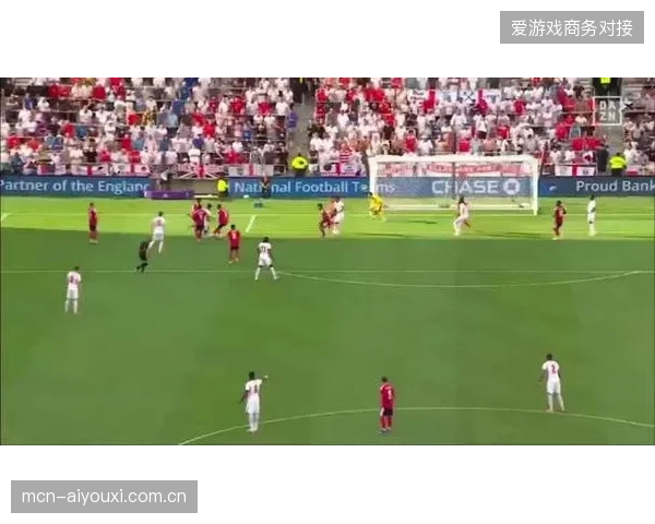英格兰队在热身赛中演练边路进攻组合，戈登与埃泽的活跃表现或赢得首发机会
